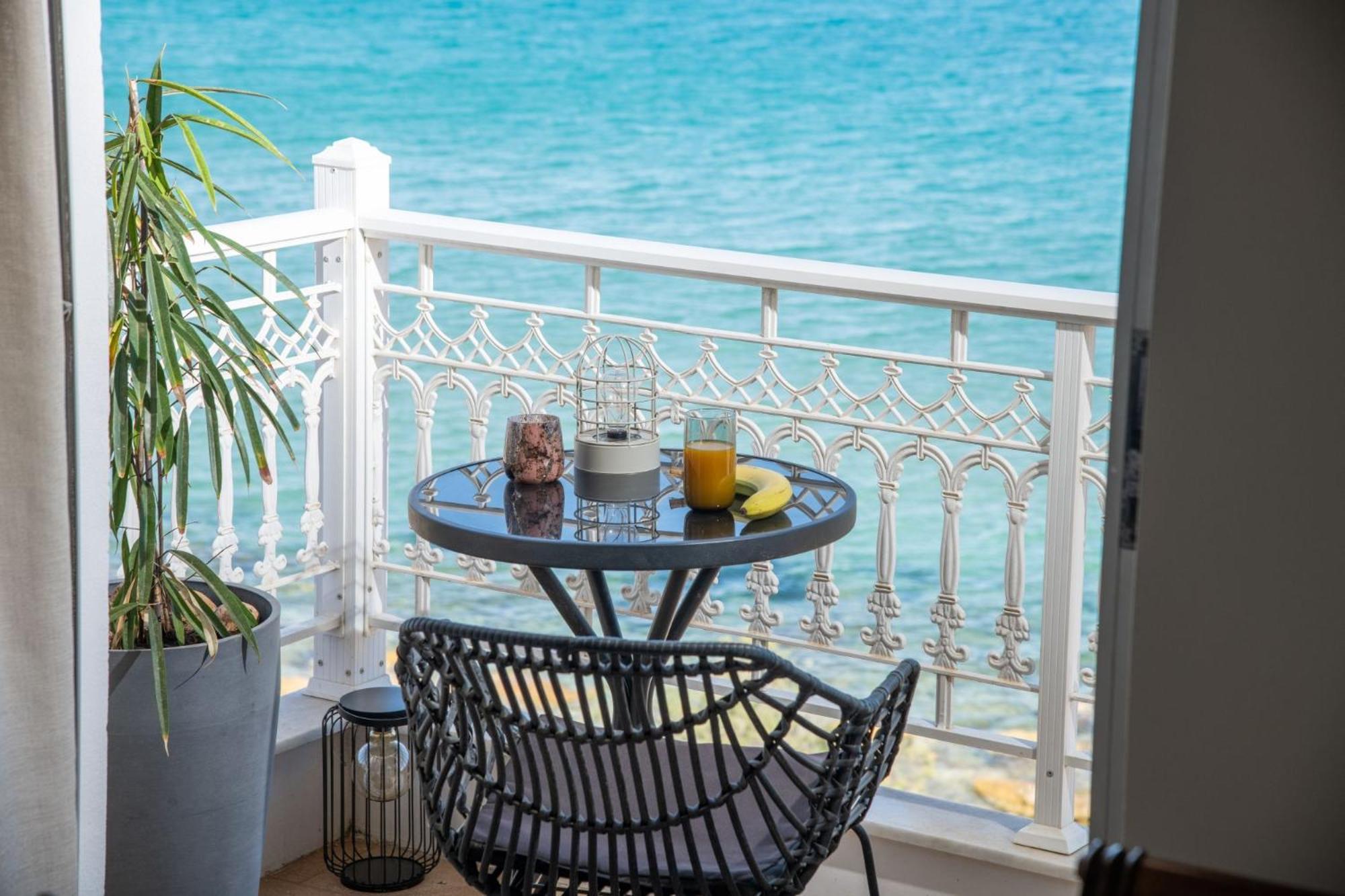 Mare Nostrum Seafront Apartment, By Zantewize Экстерьер фото